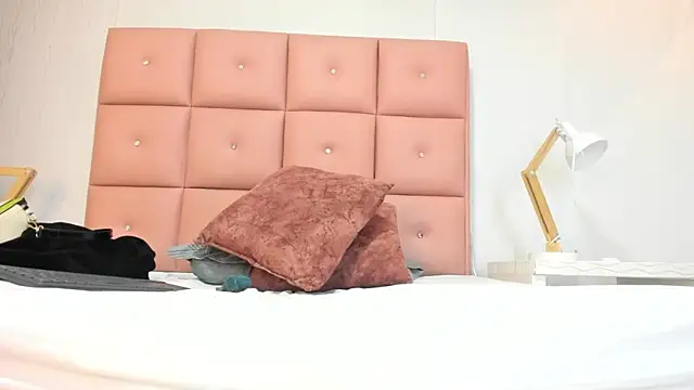 lhiamfit online show from December 3, 2025, 1:42 pm