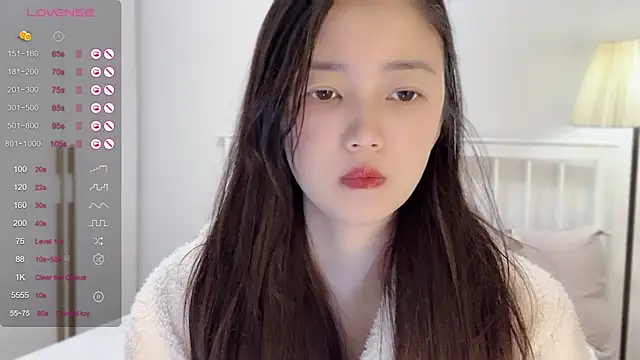 Snapshot of A-xena chatting on February 21, 2025, 2:39 am A-xena online show from February 21, 2025, 2:39 am