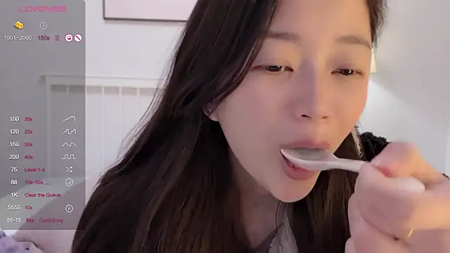 Snapshot of A-xena chatting on March 2, 2025, 1:04 am A-xena online show from March 2, 2025, 1:04 am