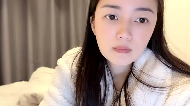 Snapshot of A-xena chatting on March 16, 2025, 2:32 am A-xena online show from March 16, 2025, 2:32 am