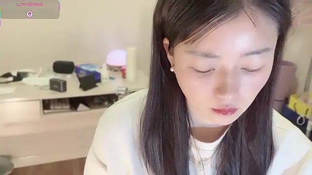 Snapshot of A-xena chatting on December 3, 2025, 2:19 am A-xena online show from December 3, 2025, 2:19 am