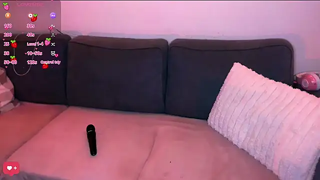 PetiteAngel666 online show from November 5, 2025, 8:42 pm