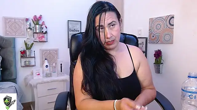 Snapshot of amalia_brunette chatting on December 30, 2024, 11:17 pm amalia brunette online show from December 30, 2024, 11:17 pm