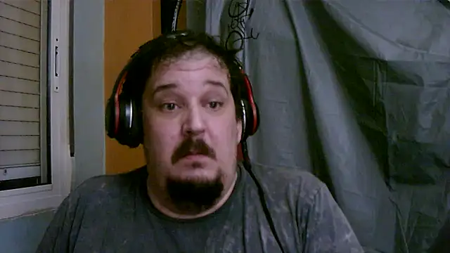 porkorossy online show from October 4, 2025, 8:18 pm