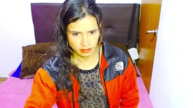 Snapshot of Queen_camila chatting on January 14, 2025, 10:17 am Queen camila online show from January 14, 2025, 10:17 am