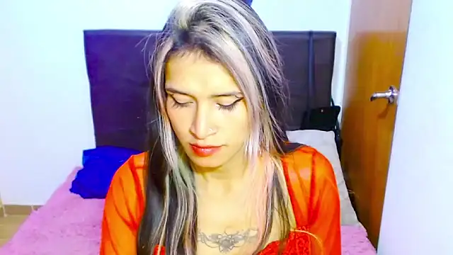 Snapshot of Queen_camila chatting on February 11, 2025, 4:11 am Queen camila online show from February 11, 2025, 4:11 am