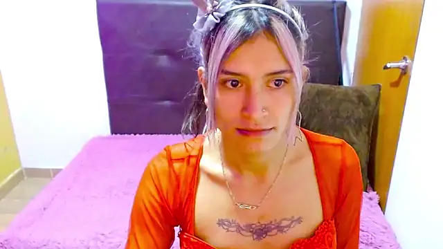 Snapshot of Queen_camila chatting on February 14, 2025, 3:11 am Queen camila online show from February 14, 2025, 3:11 am