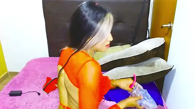 Snapshot of Queen_camila chatting on February 18, 2025, 12:37 am Queen camila online show from February 18, 2025, 12:37 am