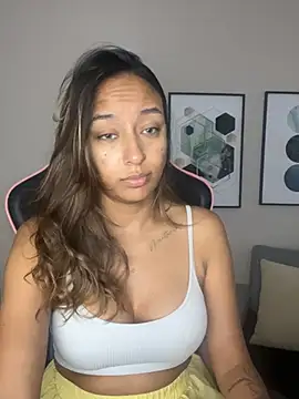 DianaHopson online show from February 12, 2025, 10:37 pm