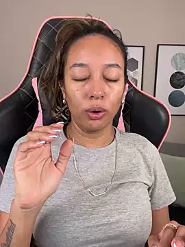 DianaHopson online show from March 11, 2025, 10:40 am