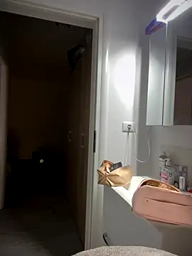 Ella Charm online show from November 2, 2025, 4:42 pm