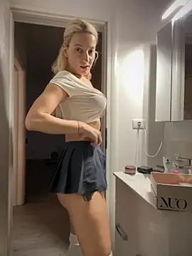 Ella Charm online show from November 27, 2025, 4:42 pm