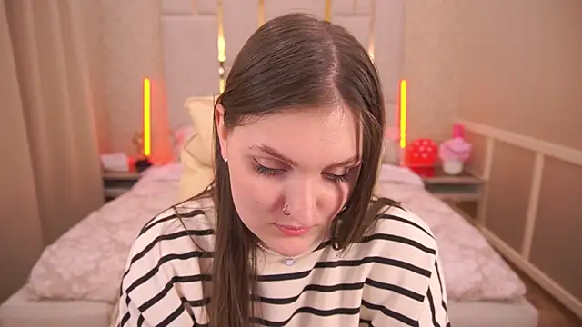 EmmyCharmm online show from March 6, 2025, 12:52 pm