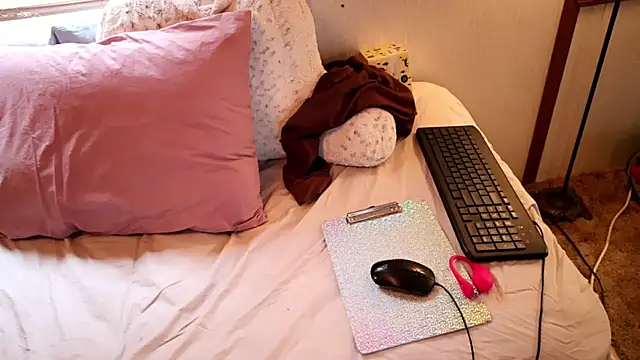 Snapshot of xxpixeyxx chatting on November 9, 2025, 3:10 pm xxpixeyxx online show from November 9, 2025, 3:10 pm