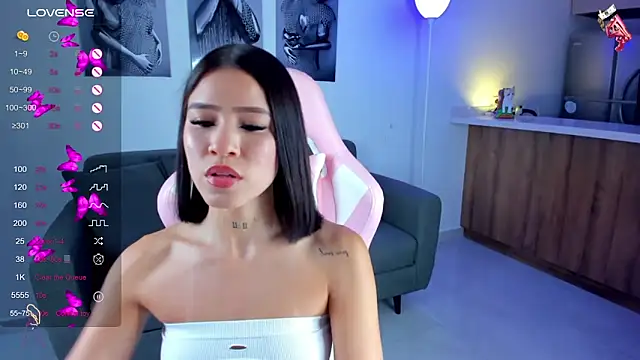 Snapshot of sophia_willians chatting on December 11, 2024, 9:45 pm sophia willians online show from December 11, 2024, 9:45 pm