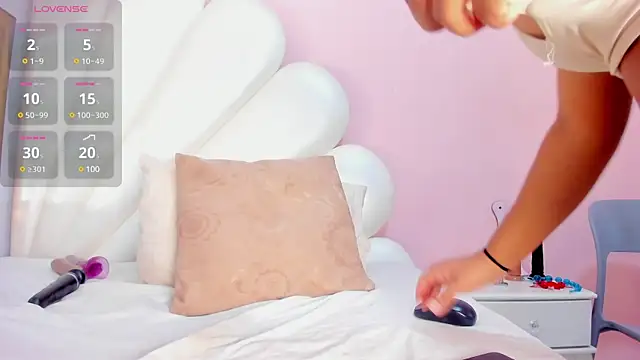 Letizia West  online show from February 8, 2025, 8:09 am