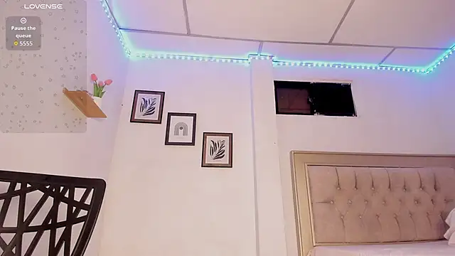 Letizia West  online show from September 9, 2025, 5:51 am