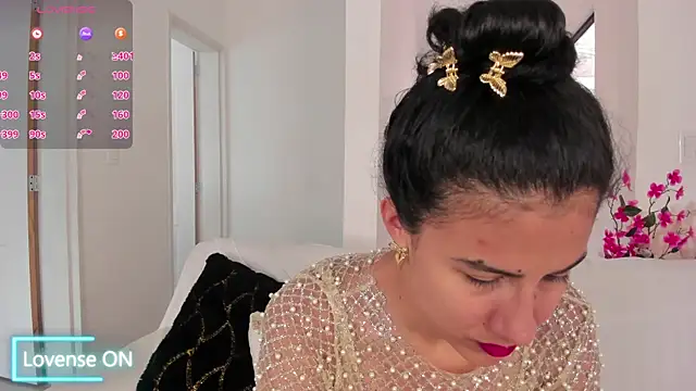 Alaia Ferrer  online show from December 2, 2025, 9:21 pm