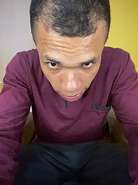 Snapshot of MoiseXxx_777 chatting on October 18, 2025, 6:48 am MoiseXxx 777 online show from October 18, 2025, 6:48 am