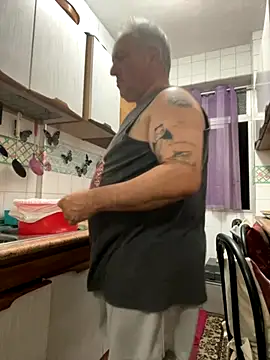 Snapshot of Russirayu chatting on September 19, 2025, 6:52 pm Russirayu online show from September 19, 2025, 6:52 pm