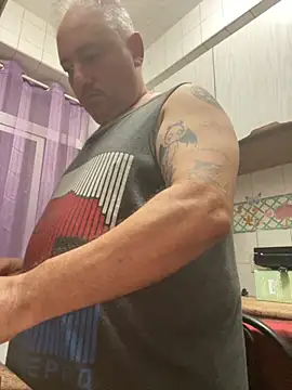 Snapshot of Russirayu chatting on October 14, 2025, 6:20 pm Russirayu online show from October 14, 2025, 6:20 pm