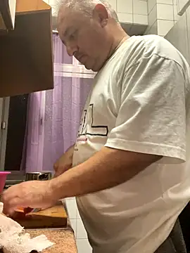 Snapshot of Russirayu chatting on October 15, 2025, 6:30 pm Russirayu online show from October 15, 2025, 6:30 pm