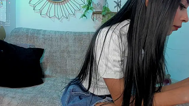 Snapshot of EmmaDuque chatting on November 10, 2025, 10:53 pm EmmaDuque online show from November 10, 2025, 10:53 pm