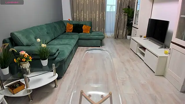 Snapshot of EveEvian chatting on November 28, 2025, 11:57 am EveEvian online show from November 28, 2025, 11:57 am