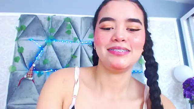 Snapshot of Angela_lovee chatting on January 22, 2025, 1:00 pm Angela lovee online show from January 22, 2025, 1:00 pm