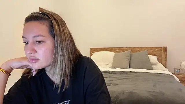 Snapshot of Nelly_Fischer chatting on September 15, 2025, 1:05 am Nelly Fischer online show from September 15, 2025, 1:05 am