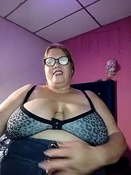 Snapshot of EllisW8 chatting on September 23, 2025, 10:57 pm EllisW8 online show from September 23, 2025, 10:57 pm