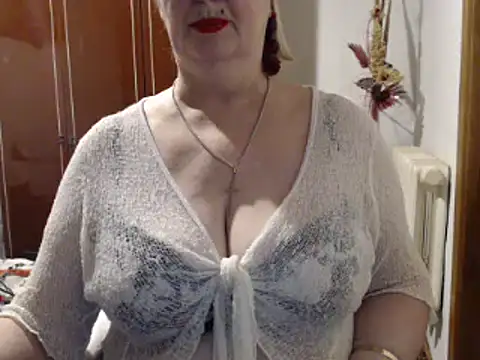 Snapshot of Secretfox chatting on February 5, 2025, 10:51 am Secretfox online show from February 5, 2025, 10:51 am