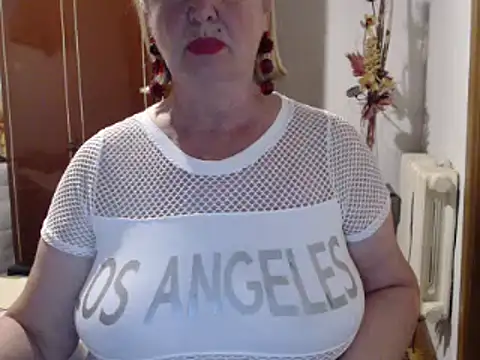 Snapshot of Secretfox chatting on September 17, 2025, 3:03 pm Secretfox online show from September 17, 2025, 3:03 pm