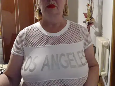 Snapshot of Secretfox chatting on September 25, 2025, 3:43 am Secretfox online show from September 25, 2025, 3:43 am