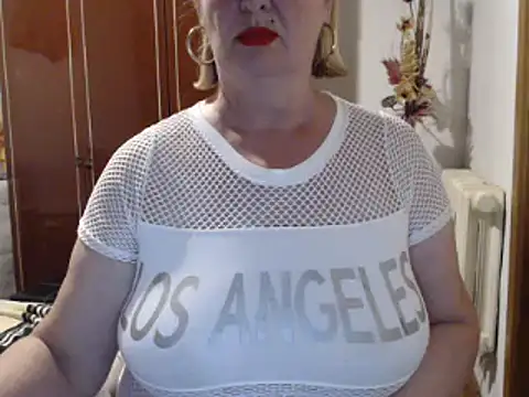 Snapshot of Secretfox chatting on September 28, 2025, 5:07 pm Secretfox online show from September 28, 2025, 5:07 pm