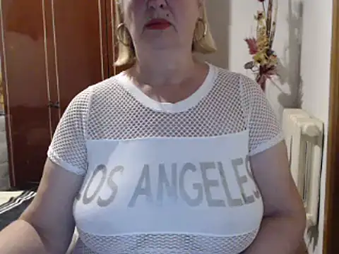 Snapshot of Secretfox chatting on September 30, 2025, 5:45 am Secretfox online show from September 30, 2025, 5:45 am