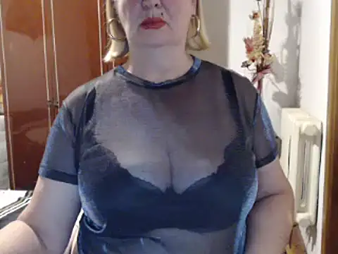 Snapshot of Secretfox chatting on October 13, 2025, 4:12 am Secretfox online show from October 13, 2025, 4:12 am