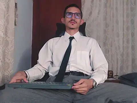 HomeAloneK online show from October 21, 2025, 7:58 pm