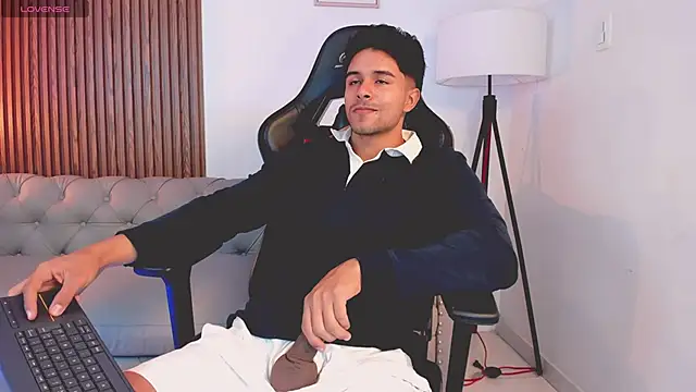 Snapshot of liam_collins21 chatting on October 21, 2025, 11:55 am liam collins21 online show from October 21, 2025, 11:55 am