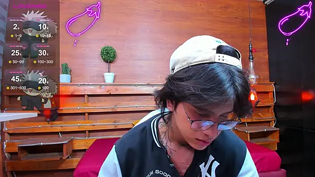 Snapshot of alex_477 chatting on January 27, 2025, 5:37 pm alex 477 online show from January 27, 2025, 5:37 pm