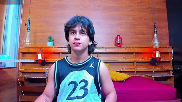 Snapshot of alex_477 chatting on February 6, 2025, 11:32 am alex 477 online show from February 6, 2025, 11:32 am