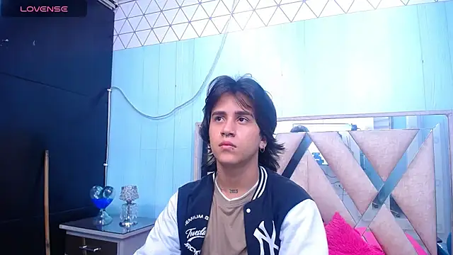 Snapshot of alex_477 chatting on March 8, 2025, 11:27 am alex 477 online show from March 8, 2025, 11:27 am