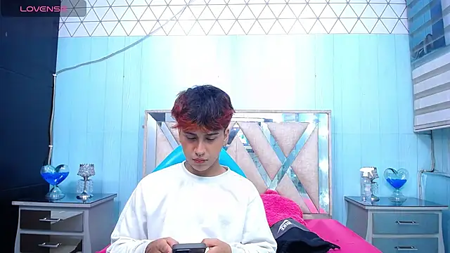 Snapshot of alex_477 chatting on September 9, 2025, 11:21 am alex 477 online show from September 9, 2025, 11:21 am