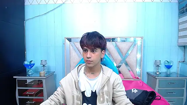 Snapshot of alex_477 chatting on September 23, 2025, 11:35 am alex 477 online show from September 23, 2025, 11:35 am