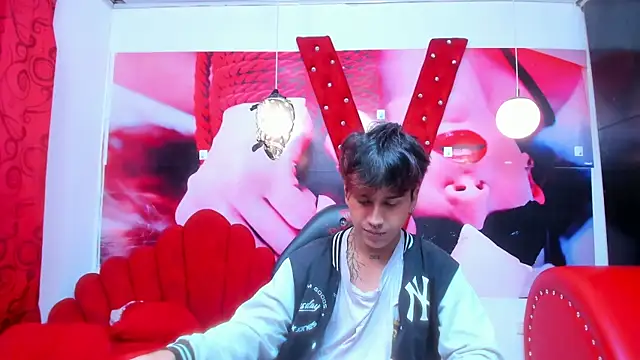 Snapshot of alex_477 chatting on September 29, 2025, 11:37 am alex 477 online show from September 29, 2025, 11:37 am