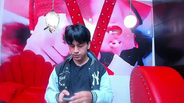 Snapshot of alex_477 chatting on October 2, 2025, 11:28 am alex 477 online show from October 2, 2025, 11:28 am