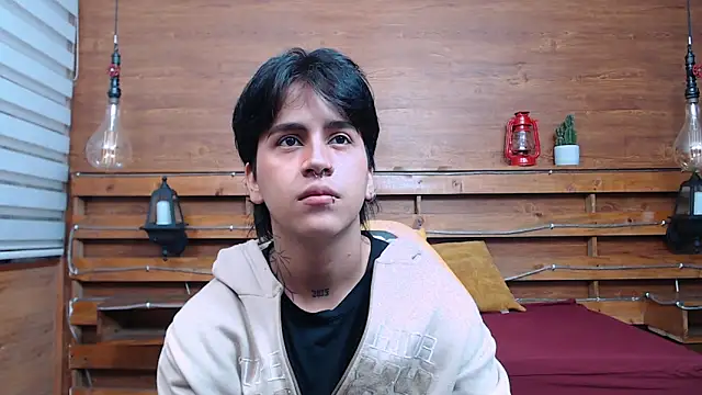 Snapshot of alex_477 chatting on October 22, 2025, 11:32 am alex 477 online show from October 22, 2025, 11:32 am