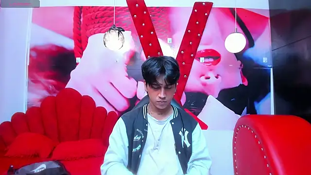 Snapshot of alex_477 chatting on October 25, 2025, 11:40 am alex 477 online show from October 25, 2025, 11:40 am