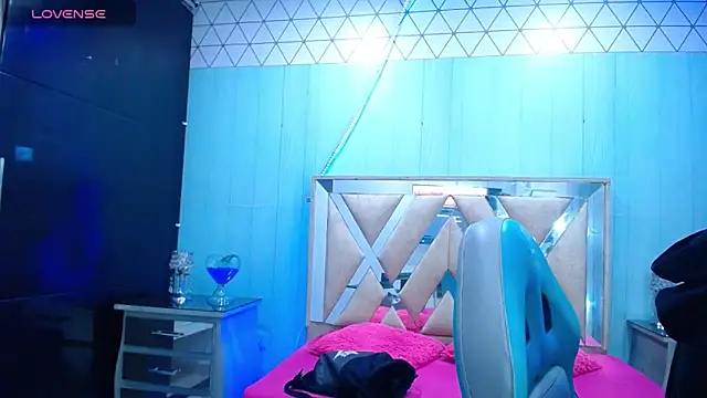 Snapshot of alex_477 chatting on November 7, 2025, 11:32 am alex 477 online show from November 7, 2025, 11:32 am