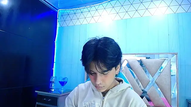 Snapshot of alex_477 chatting on November 10, 2025, 11:42 am alex 477 online show from November 10, 2025, 11:42 am